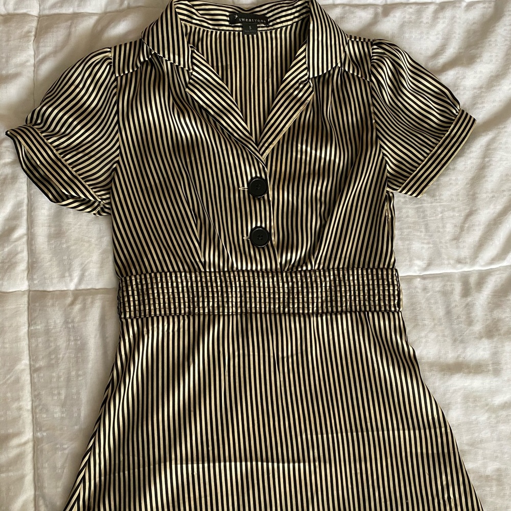 Vintage Silky striped button top w/ collar